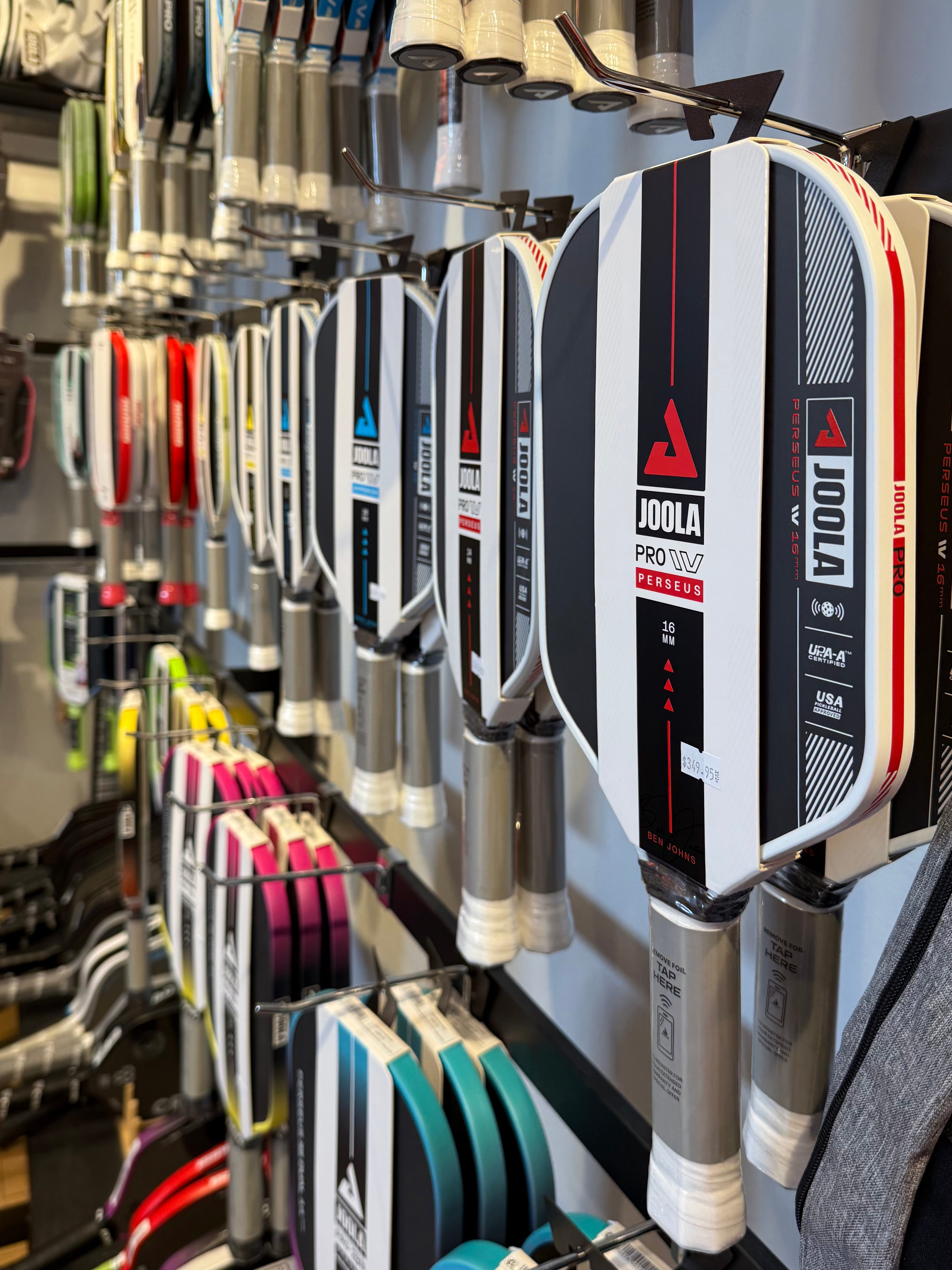 JOOLA Pro IV vs Pro V pickleball paddle comparison — is it worth upgrading?