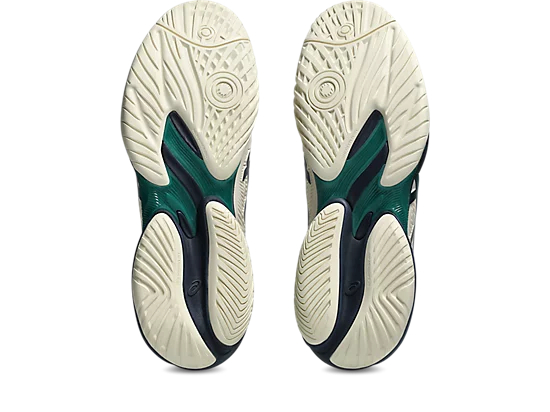 Outsole showing TWISTRUSS and wide contact area