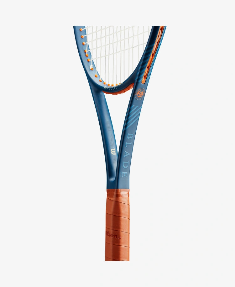 Wilson ROLAND-GARROS BLADE 98 (16X19) V9 TENNIS RACKET